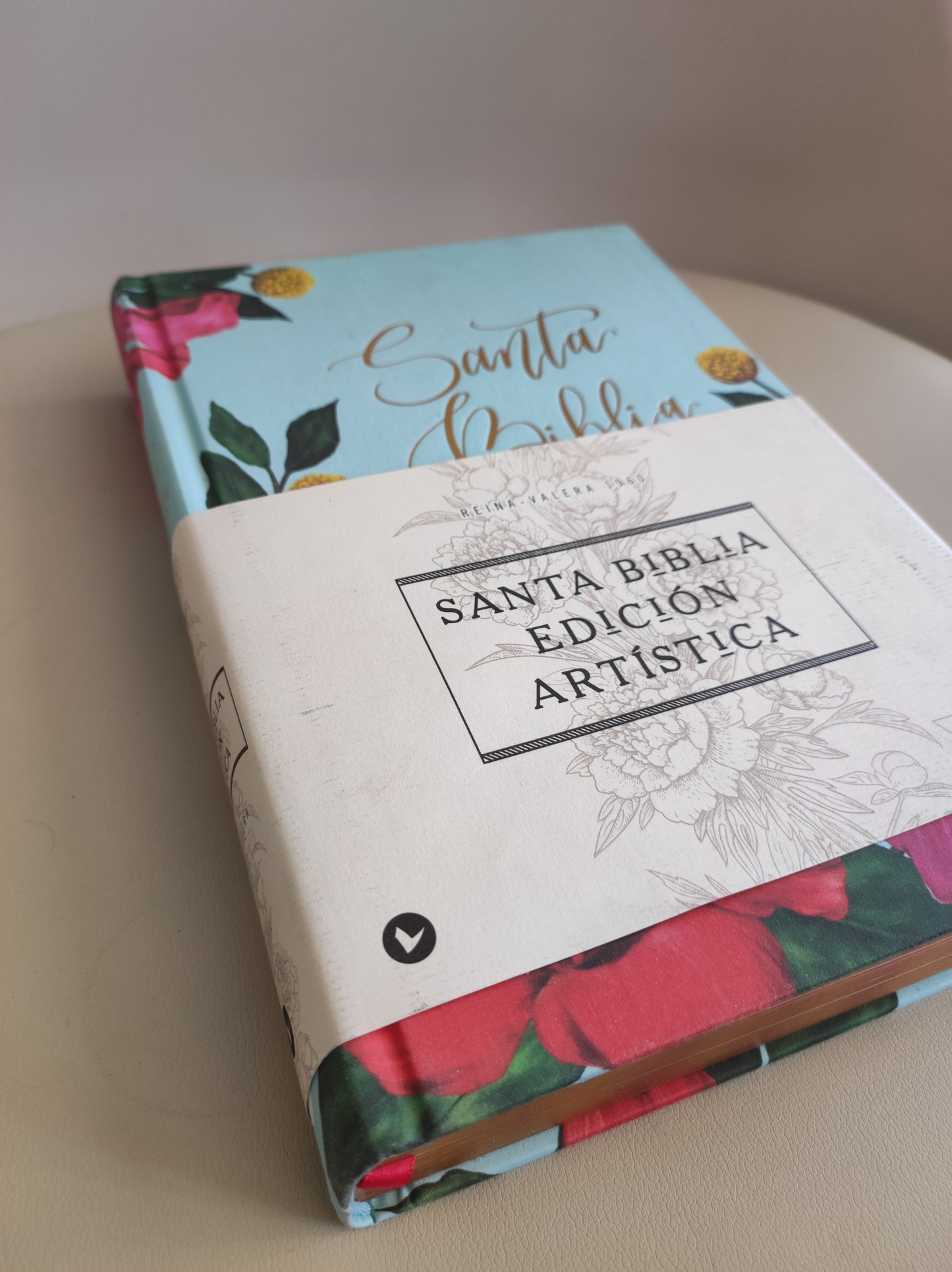 Biblia Artistica Tapa Dura Tela Floral Diseño Letra Roja RVR1960